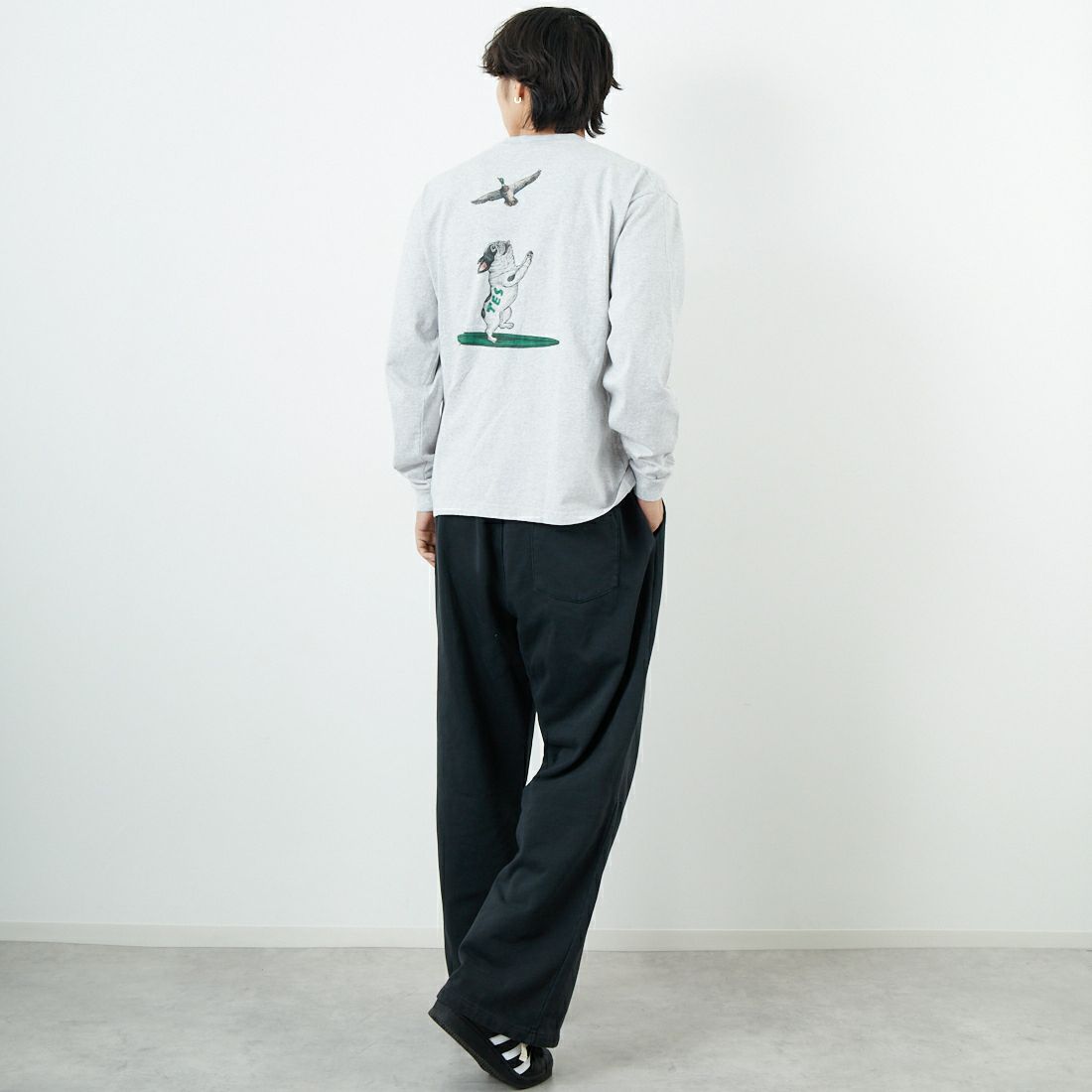 The Endless Summer [エンドレスサマー] 4カラーロゴプリント ロングスリーブTシャツ [FH-25774326] 03 MIX GRY &&モデル身長：179cm 着用サイズ：M&&