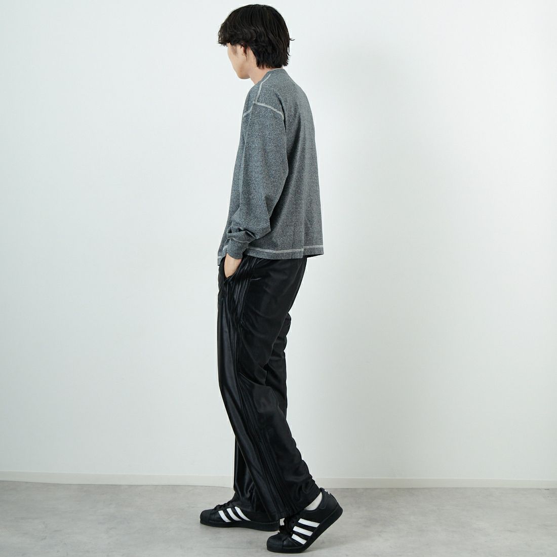 Health knit [ヘルスニット] ヘンリーネック ロングスリーブTシャツ [HR25F-M159] H.CHARCOAL &&モデル身長：179cm 着用サイズ：M&&
