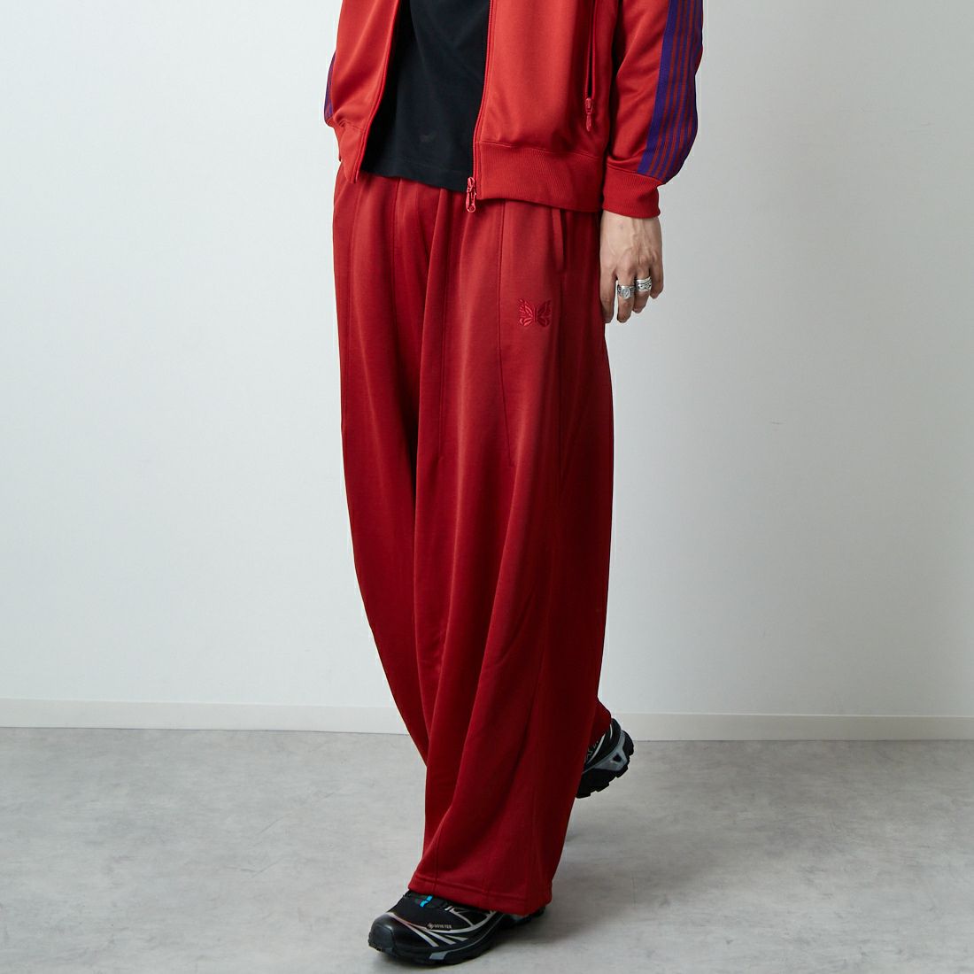 Needles [ニードルズ] ヒザデルスウェットパンツ [RW335] A RED &&モデル身長：179cm 着用サイズ：XS&&