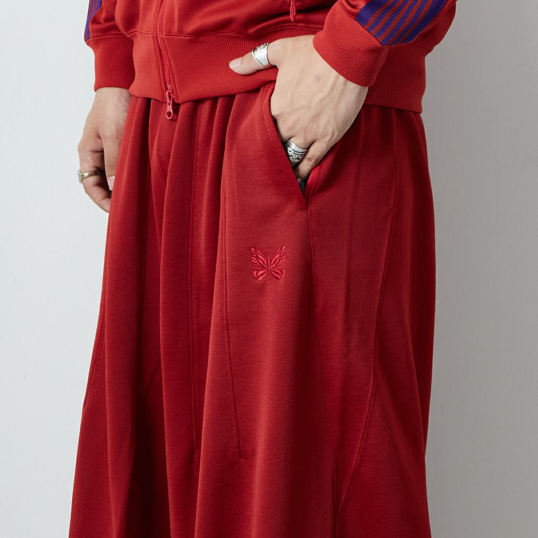 Needles [ニードルズ] ヒザデルスウェットパンツ [RW335] A RED &&モデル身長：179cm 着用サイズ：XS&&