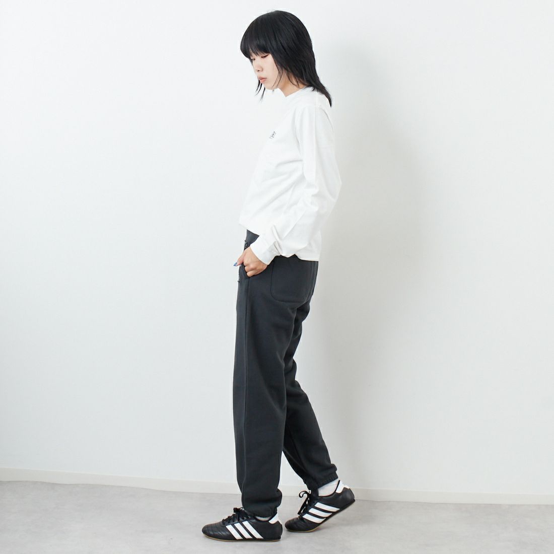 X-girl [エックスガール] オーナメントフェイス ロングスリーブTシャツ [105253011015] WHITE &&モデル身長：167cm 着用サイズ：M&&