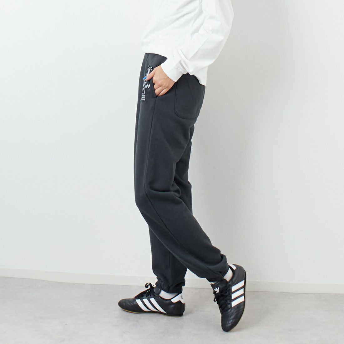 X-girl [エックスガール] フェイスボックスパッチ スウェットパンツ [105253031010] CHARCOAL &&モデル身長：167cm 着用サイズ：S&&