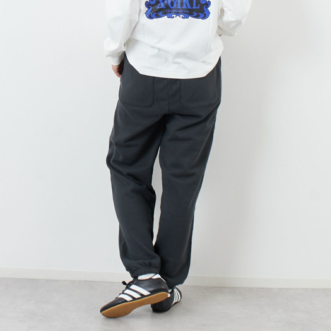 X-girl [エックスガール] フェイスボックスパッチ スウェットパンツ [105253031010] CHARCOAL &&モデル身長：167cm 着用サイズ：S&&