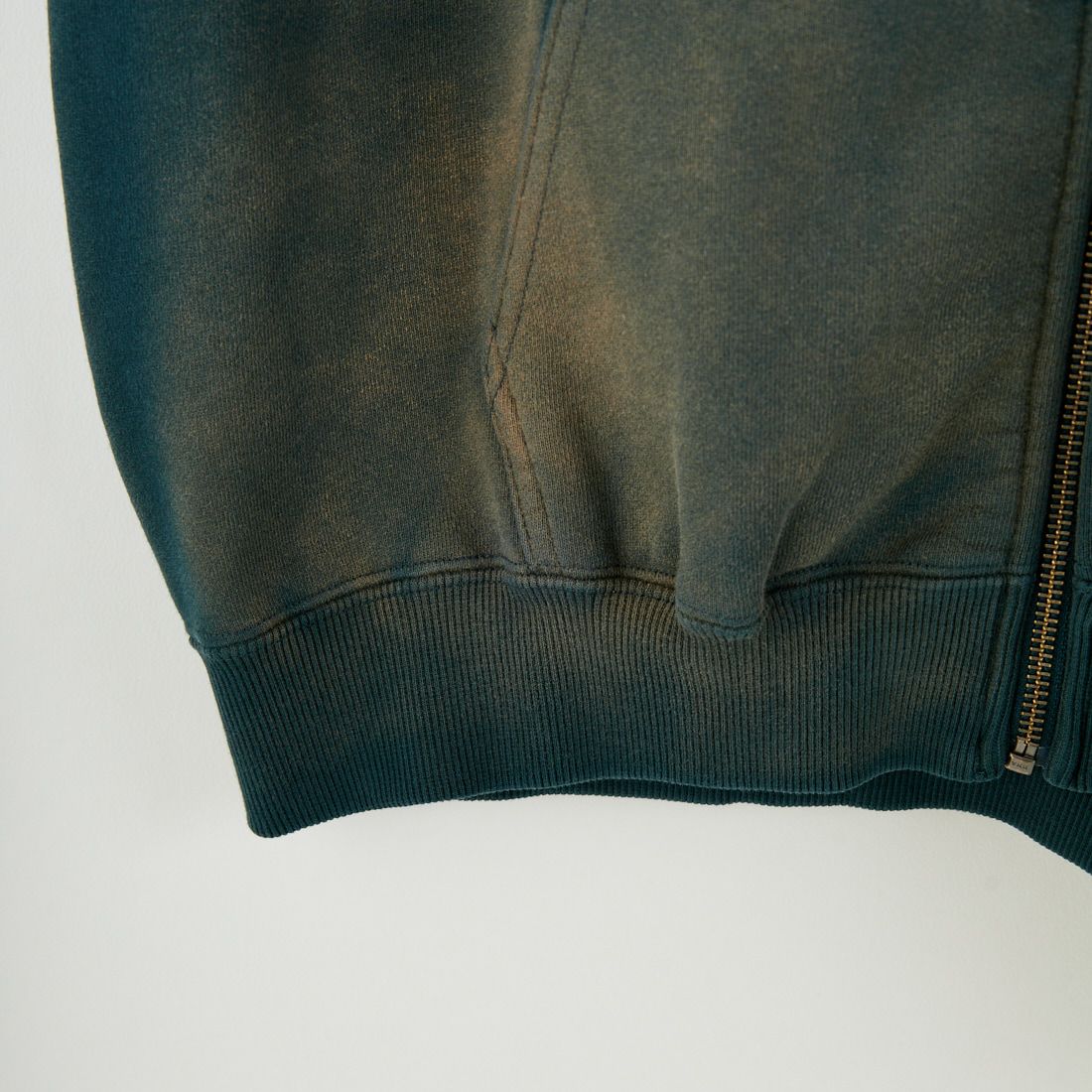 XLARGE [エクストララージ] ディスチャージプリンテッドOG ジップフーデッドスウェット [101253012005] GREEN