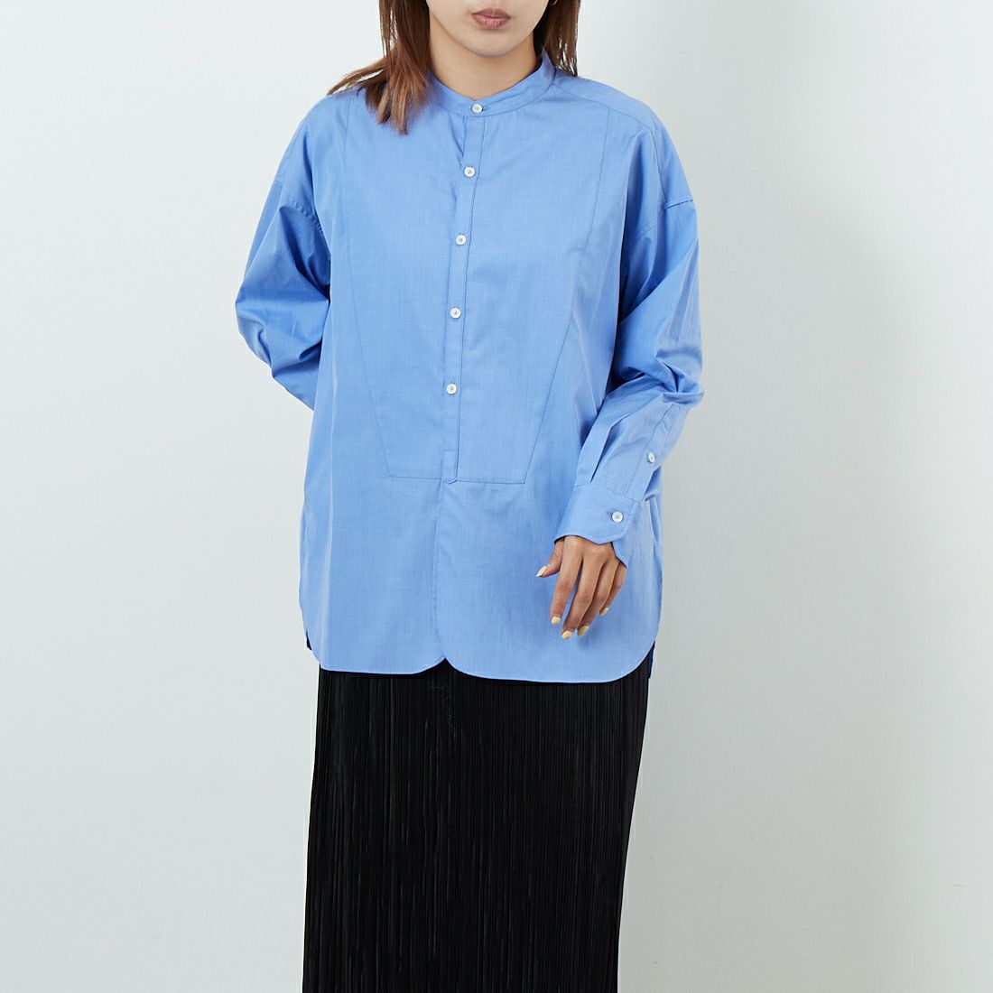 TICCA [ティッカ] ノーカラービブヨークシャツ [TBEA-102] BLUE &&モデル身長：167cm 着用サイズ：F&&