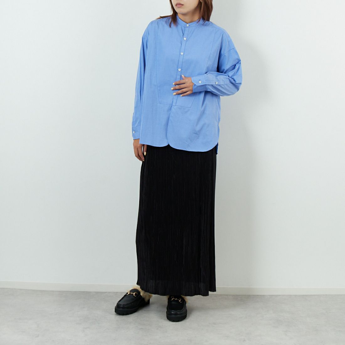 TICCA [ティッカ] ノーカラービブヨークシャツ [TBEA-102] BLUE &&モデル身長：167cm 着用サイズ：F&&