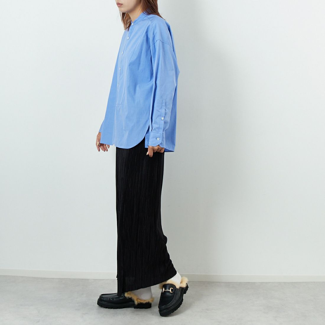 TICCA [ティッカ] ノーカラービブヨークシャツ [TBEA-102] BLUE &&モデル身長：167cm 着用サイズ：F&&