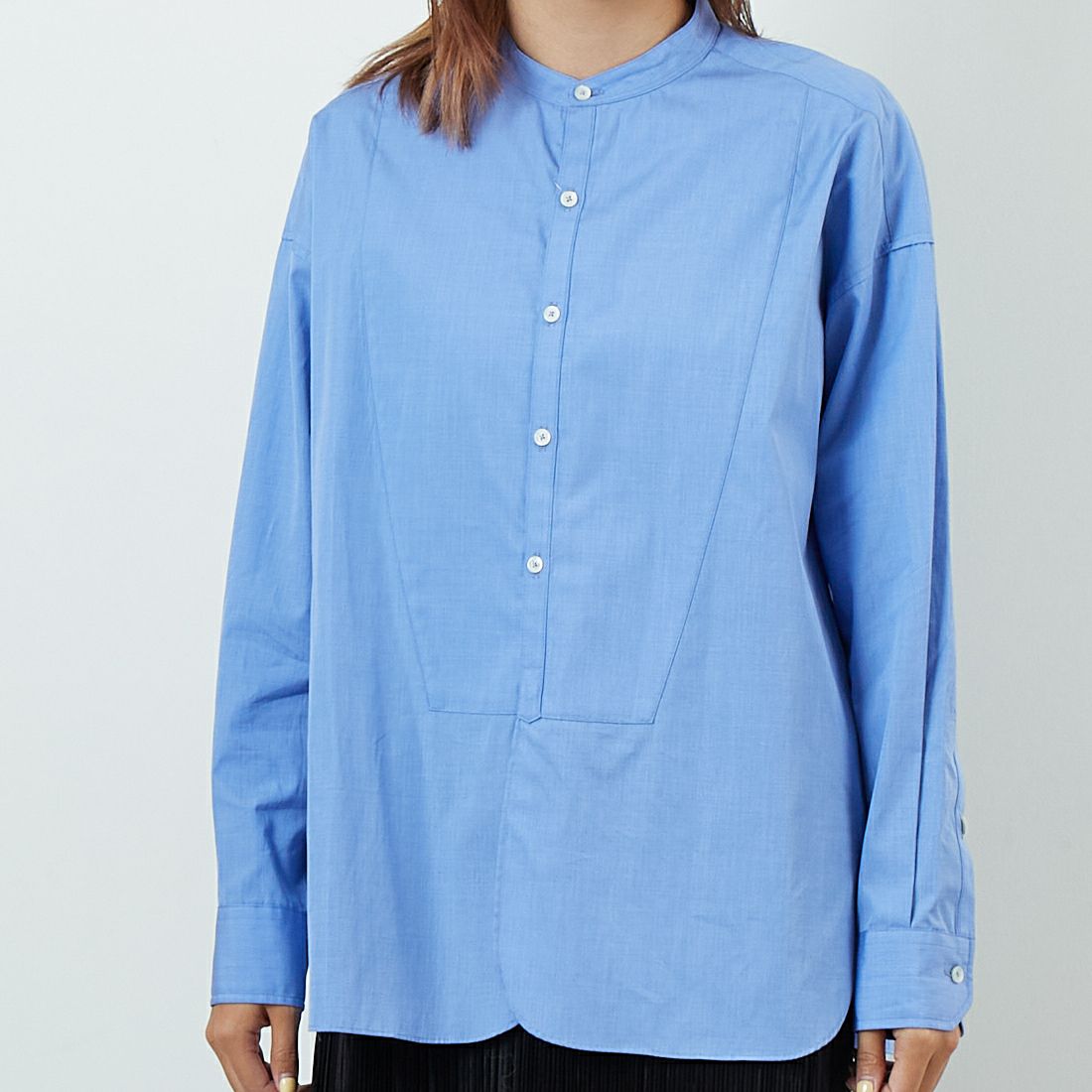 TICCA [ティッカ] ノーカラービブヨークシャツ [TBEA-102] BLUE &&モデル身長：167cm 着用サイズ：F&&