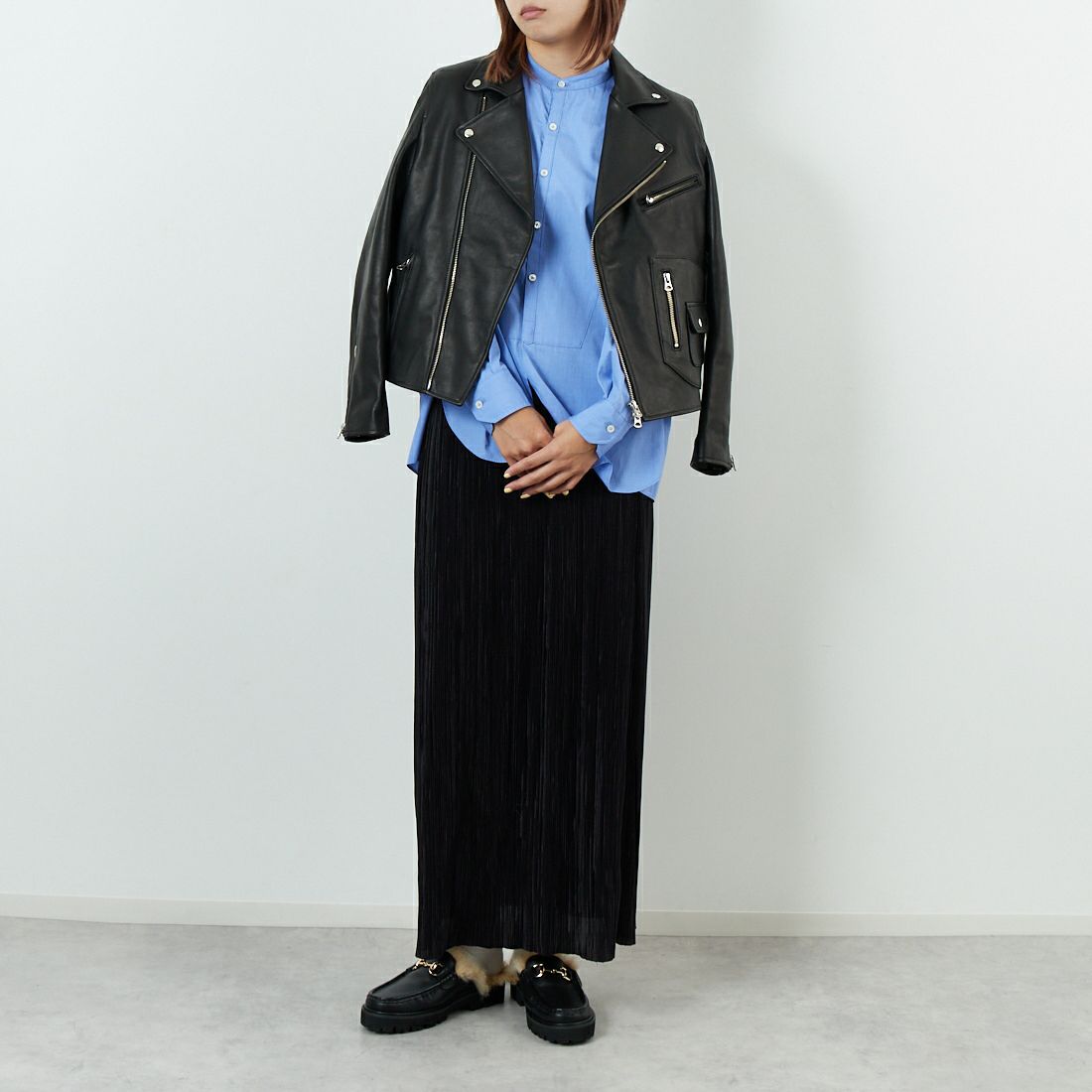 TICCA [ティッカ] ノーカラービブヨークシャツ [TBEA-102] BLUE &&モデル身長：167cm 着用サイズ：F&&