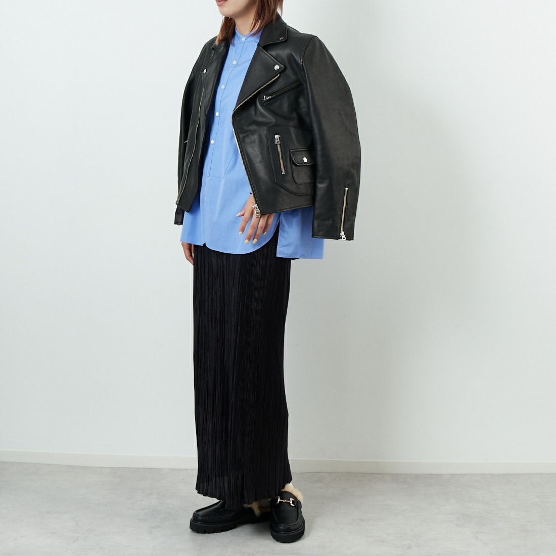 TICCA [ティッカ] ノーカラービブヨークシャツ [TBEA-102] BLUE &&モデル身長：167cm 着用サイズ：F&&