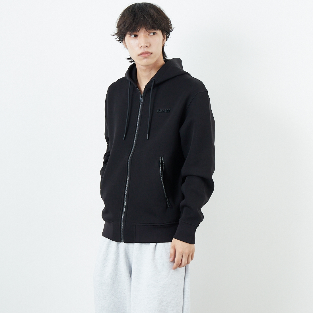 MACKAGE [マッカージュ] KRYSTOS ジップアップパーカー [10752707] BLACK &&モデル身長：179cm 着用サイズ：M&&