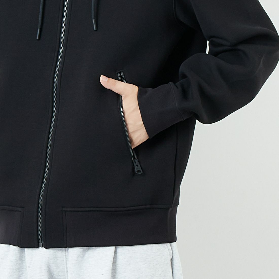 MACKAGE [マッカージュ] KRYSTOS ジップアップパーカー [10752707] BLACK &&モデル身長：179cm 着用サイズ：M&&