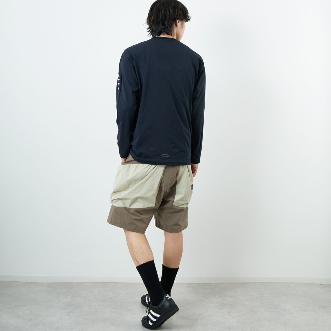 OAKLEY [オークリー] SYNC PACK ロングスリーブ Tシャツ [FOA408124] 02E BLACKO &&モデル身長：179cm 着用サイズ：M&&