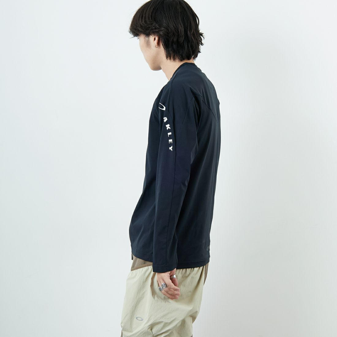 OAKLEY [オークリー] SYNC PACK ロングスリーブ Tシャツ [FOA408124] 02E BLACKO &&モデル身長：179cm 着用サイズ：M&&