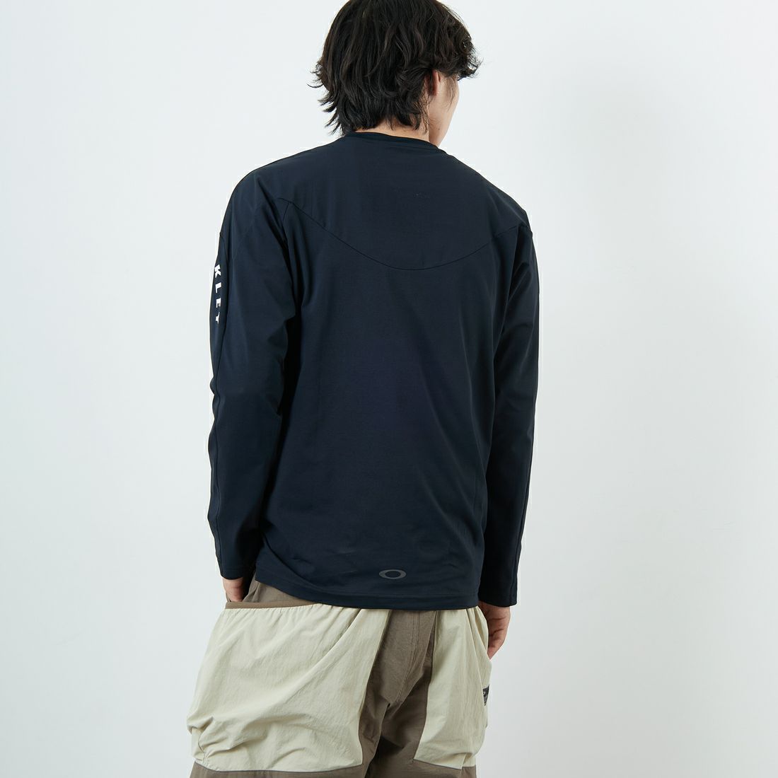 OAKLEY [オークリー] SYNC PACK ロングスリーブ Tシャツ [FOA408124] 02E BLACKO &&モデル身長：179cm 着用サイズ：M&&