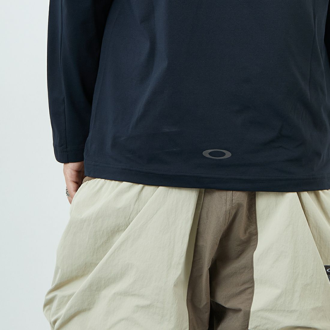 OAKLEY [オークリー] SYNC PACK ロングスリーブ Tシャツ [FOA408124] 02E BLACKO &&モデル身長：179cm 着用サイズ：M&&