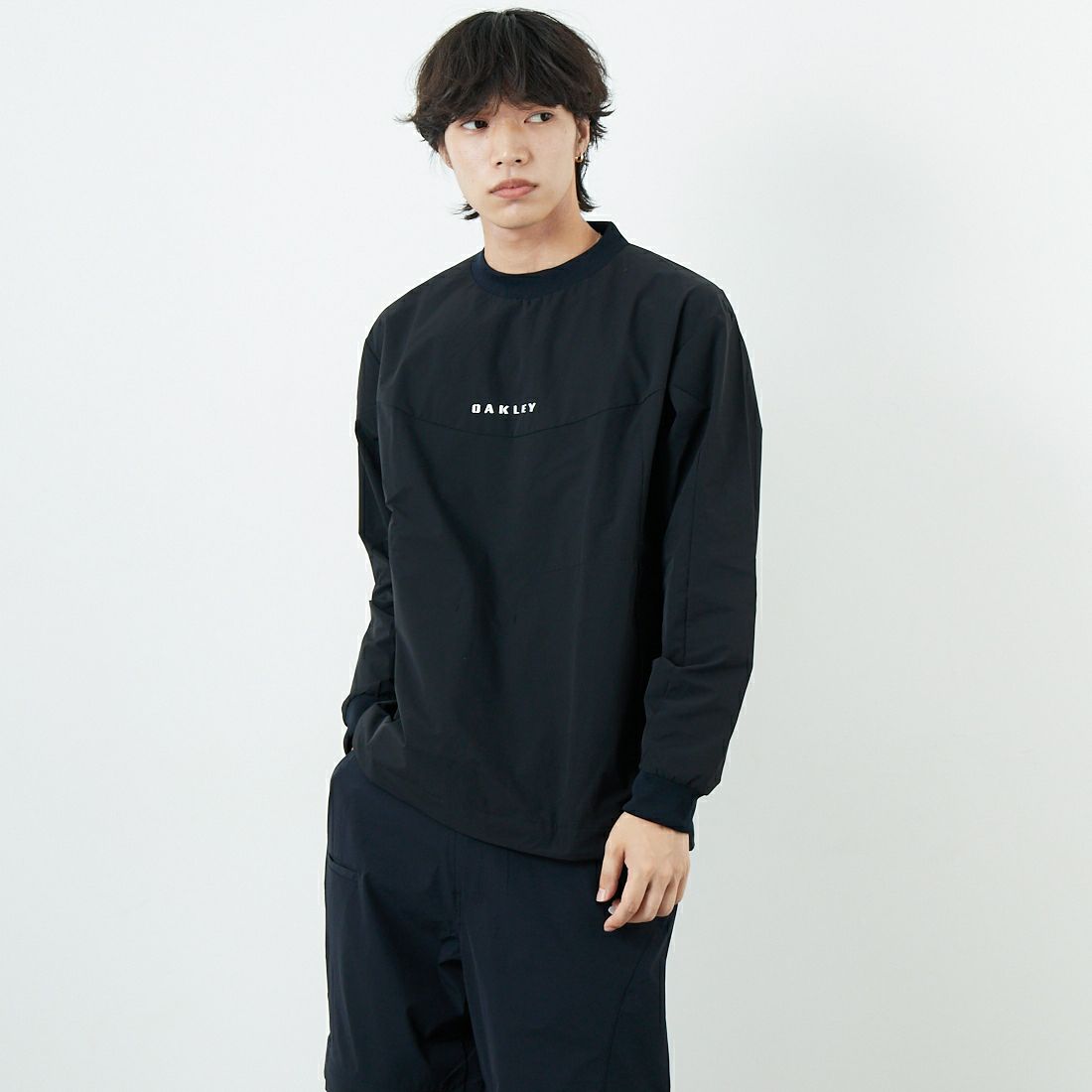 OAKLEY [オークリー] プルオーバーウインドジャケット [FOA408139] 02E BLACKO &&モデル身長：179cm 着用サイズ：S&&