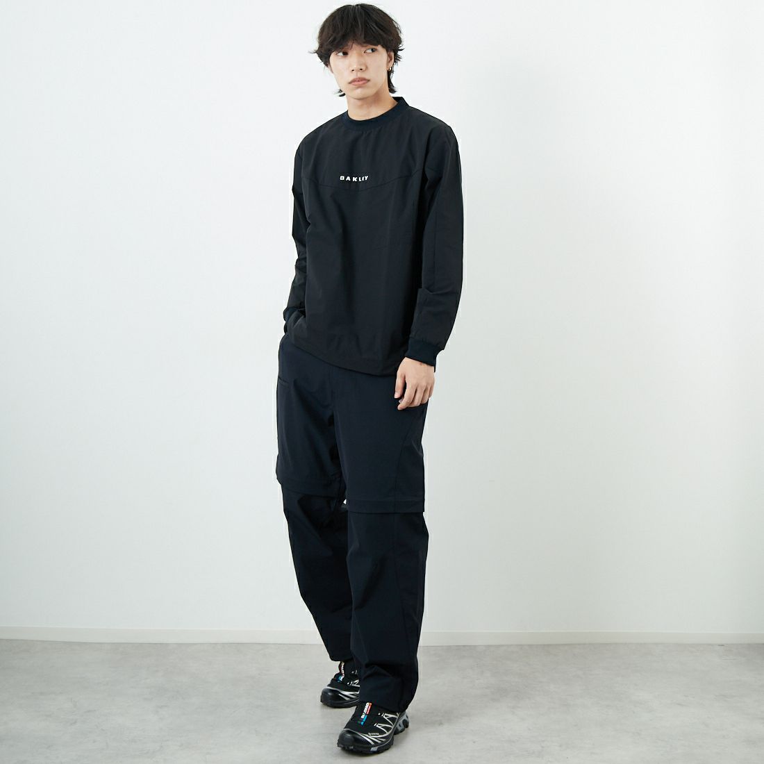 OAKLEY [オークリー] プルオーバーウインドジャケット [FOA408139] 02E BLACKO &&モデル身長：179cm 着用サイズ：S&&