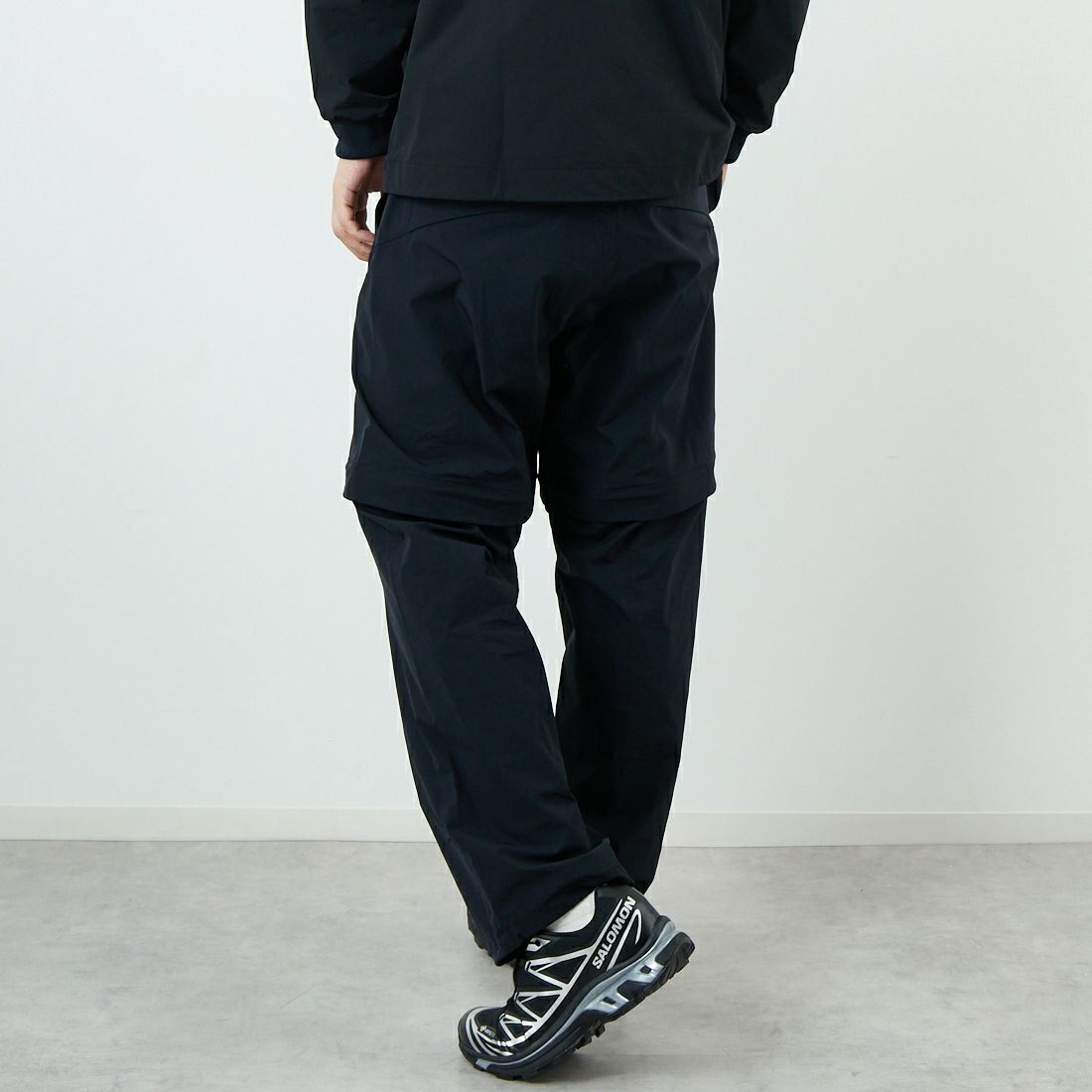 OAKLEY [オークリー] デタッチャブル ワイド ストレート [FOA408148] 02E BLACKO &&モデル身長：179cm 着用サイズ：M&&