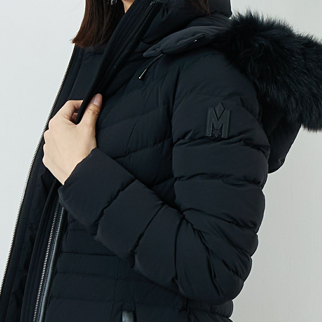 MACKAGE [マッカージュ] PATSY-BX ダウンジャケット [11752260] BLACK &&モデル身長：162cm 着用サイズ：XS&&