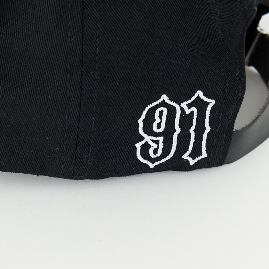 XLARGE [エクストララージ] オールドイングリッシュ 6パネルキャップ [101253051008] BLACK