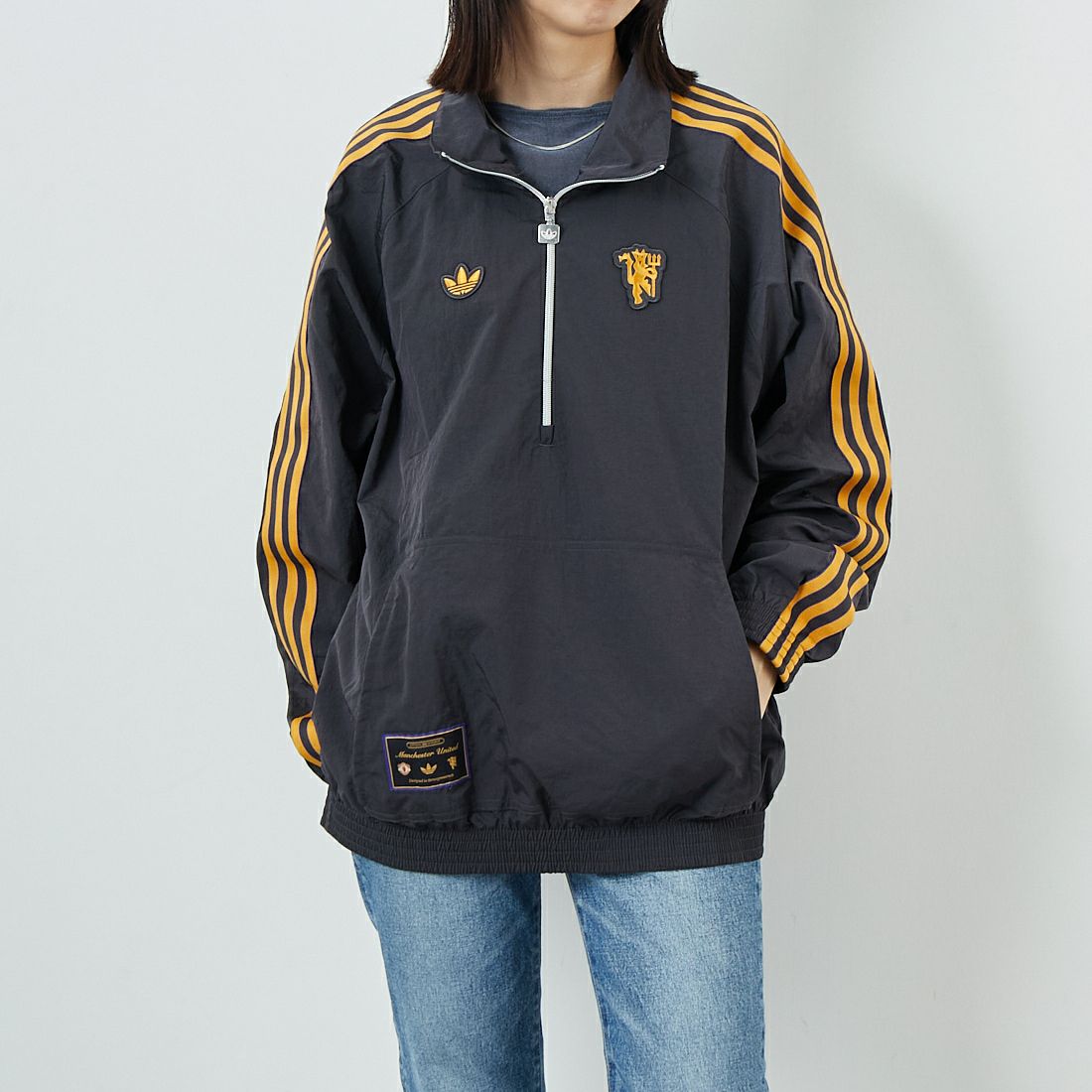 adidas Originals [アディダス オリジナルス] マンチェスター・ユナイテッドFC TERRACE ICONハーフジップジャケット [JUS88] JN2825 &&モデル身長：162cm 着用サイズ：M&&