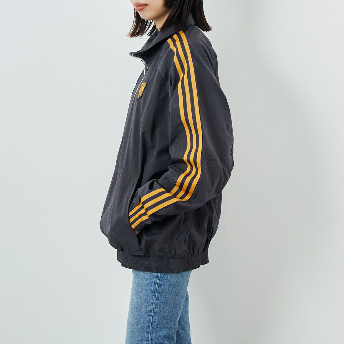 adidas Originals [アディダス オリジナルス] マンチェスター・ユナイテッドFC TERRACE ICONハーフジップジャケット [JUS88] JN2825 &&モデル身長：162cm 着用サイズ：M&&