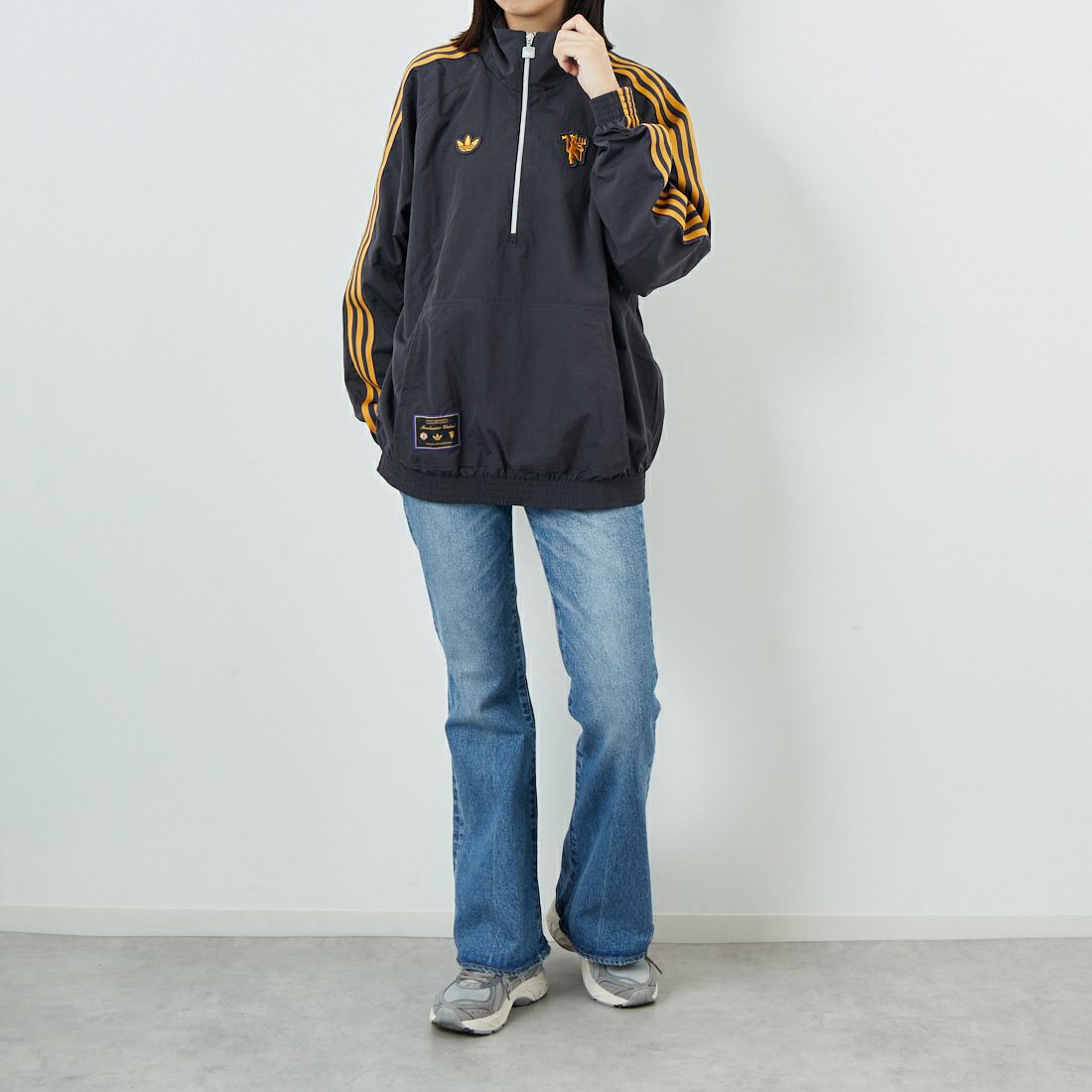 adidas Originals [アディダス オリジナルス] マンチェスター・ユナイテッドFC TERRACE ICONハーフジップジャケット [JUS88] JN2825 &&モデル身長：162cm 着用サイズ：M&&