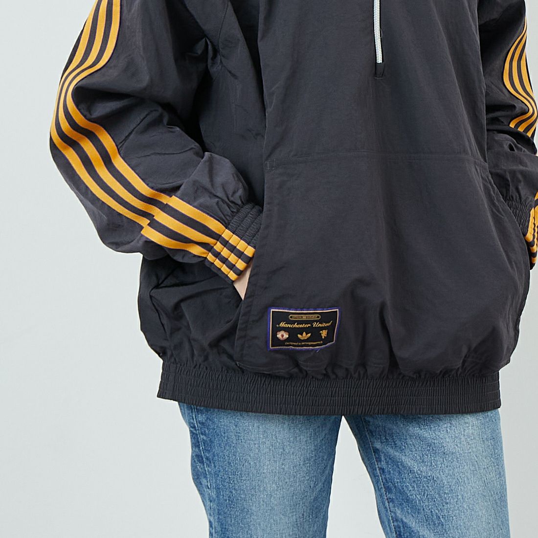 adidas Originals [アディダス オリジナルス] マンチェスター・ユナイテッドFC TERRACE ICONハーフジップジャケット [JUS88] JN2825 &&モデル身長：162cm 着用サイズ：M&&