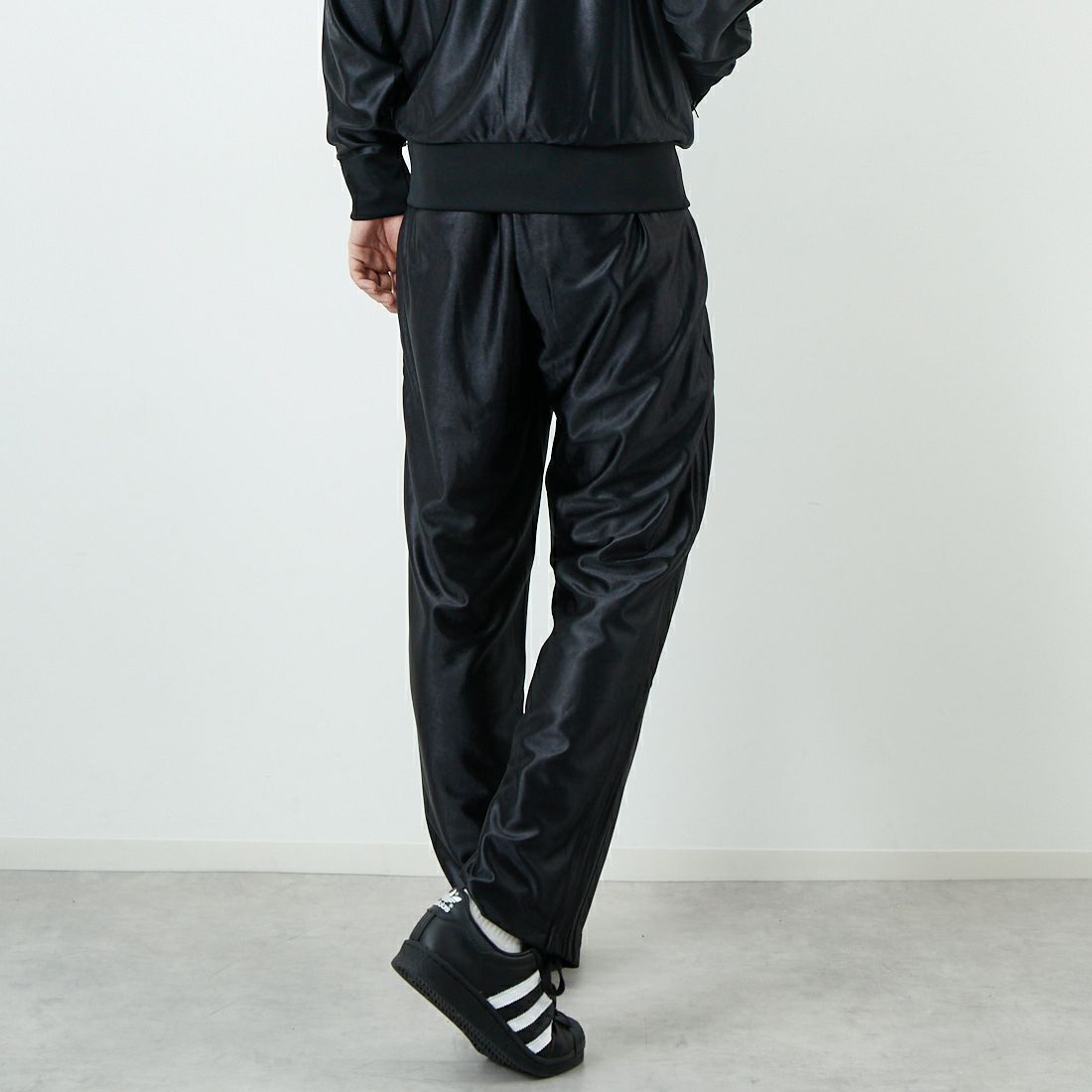 adidas Originals [アディダス オリジナルス] ファイヤーバード メタリックトラックパンツ [R1097] JX1494 &&モデル身長：179cm 着用サイズ：L&&