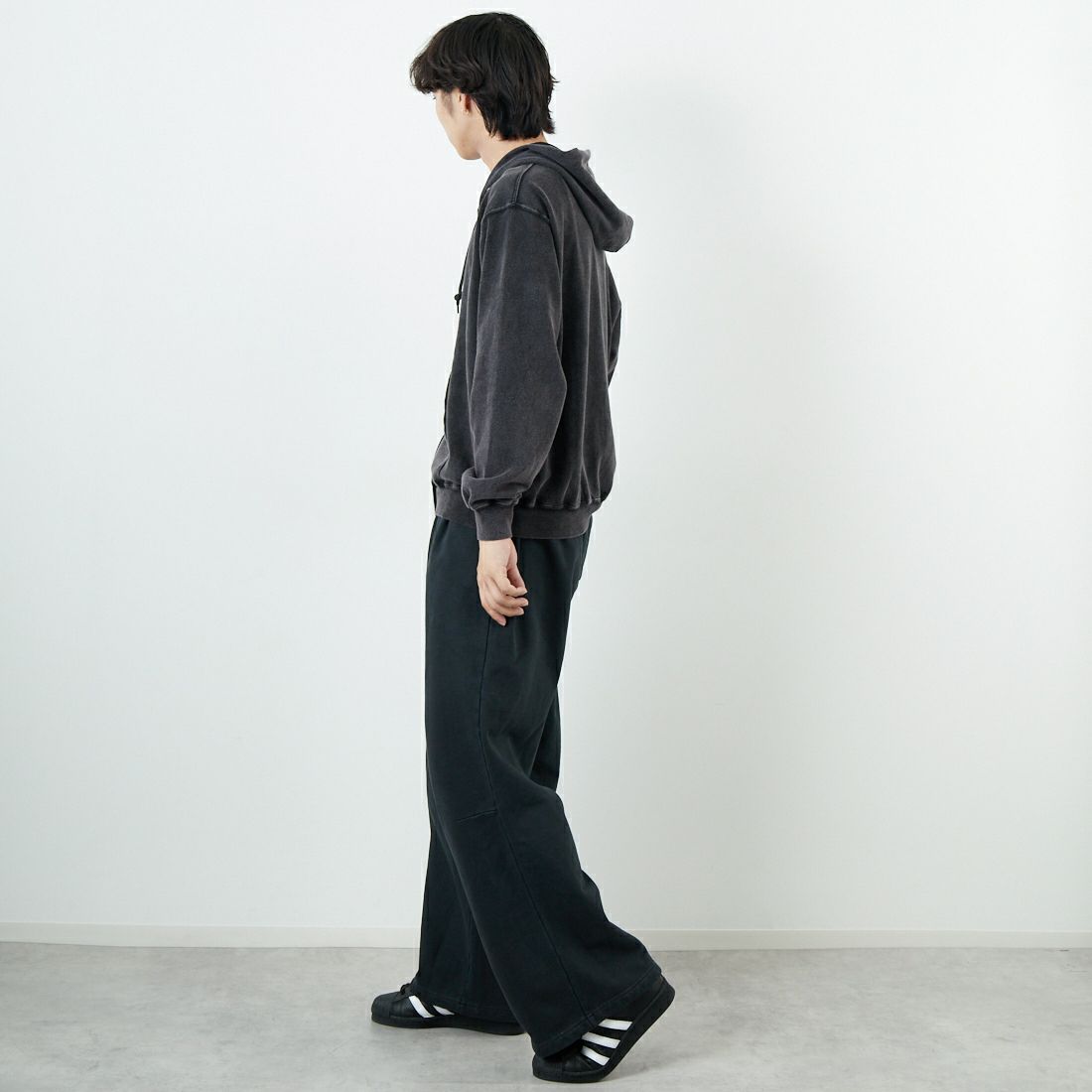 Jeans Factory Clothes [ジーンズファクトリークローズ] ピグメント ヘビー裏毛 バレルスウェットパンツ [2523-466IN] BLACK &&モデル身長：179cm 着用サイズ：L&&