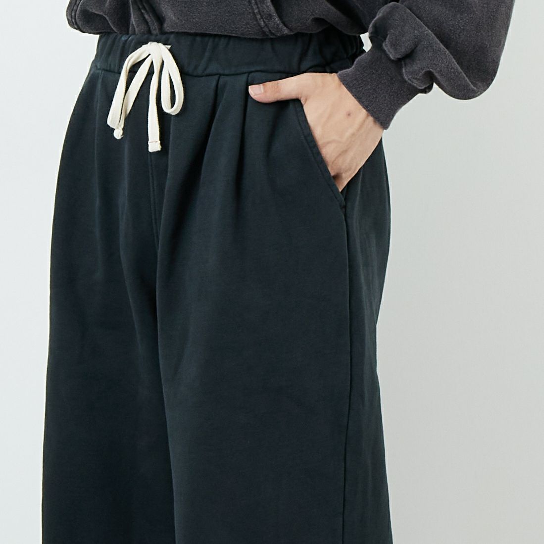 Jeans Factory Clothes [ジーンズファクトリークローズ] ピグメント ヘビー裏毛 バレルスウェットパンツ [2523-466IN] BLACK &&モデル身長：179cm 着用サイズ：L&&