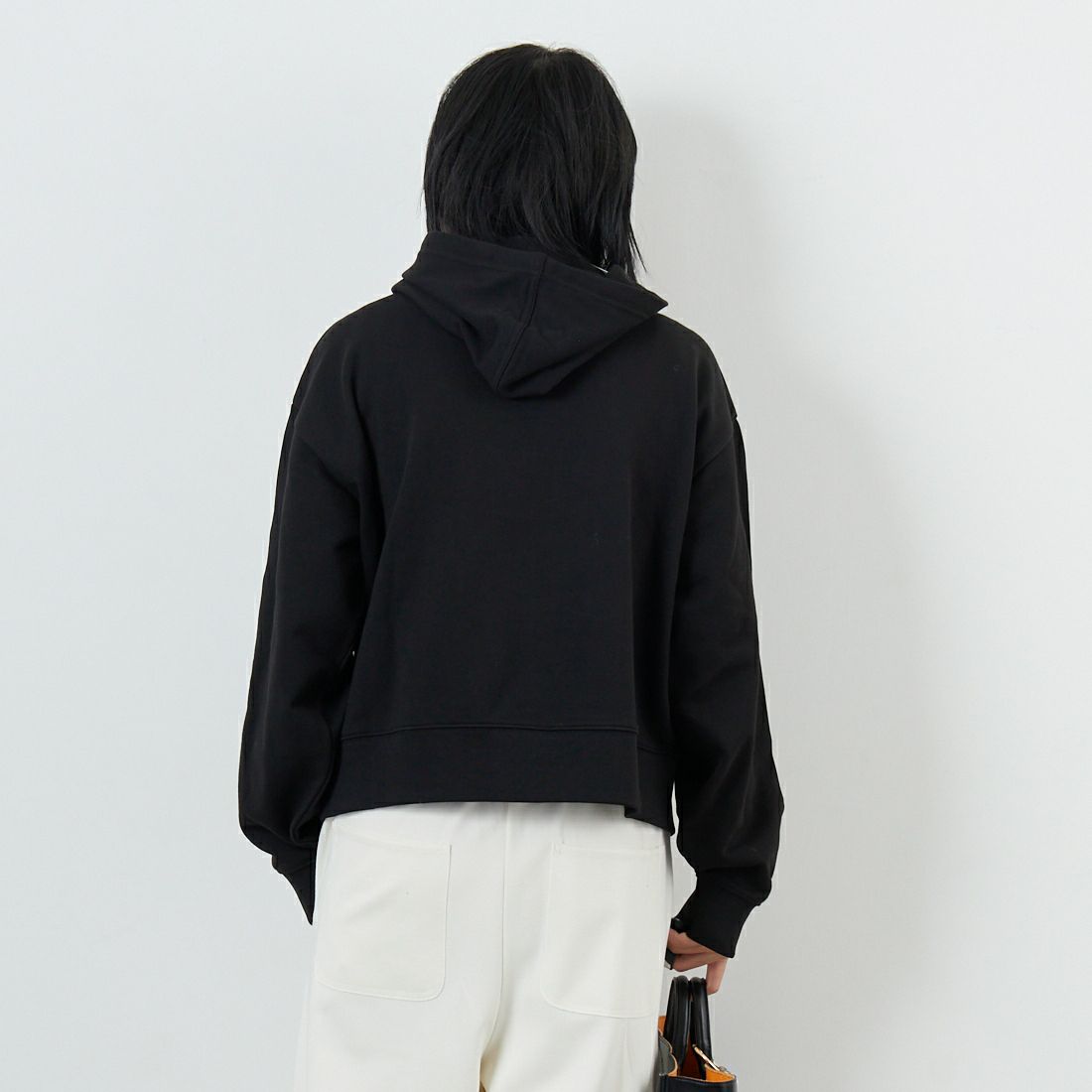 LACOSTE [ラコステ] ロゴパッチスウェットフーディ [SF7607] 031 BLACK &&モデル身長：167cm 着用サイズ：36&&