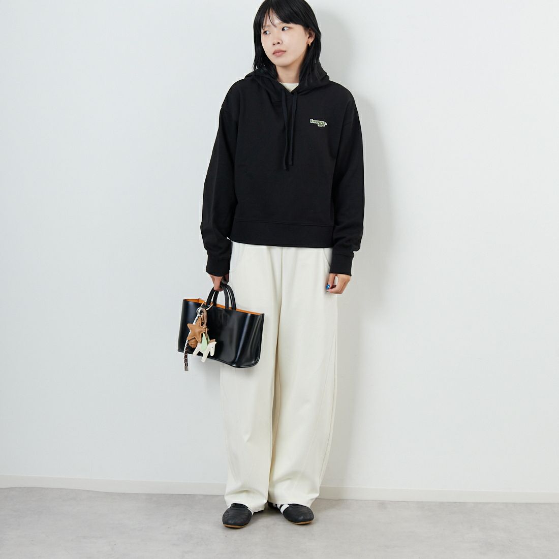 LACOSTE [ラコステ] ロゴパッチスウェットフーディ [SF7607] 031 BLACK &&モデル身長：167cm 着用サイズ：36&&