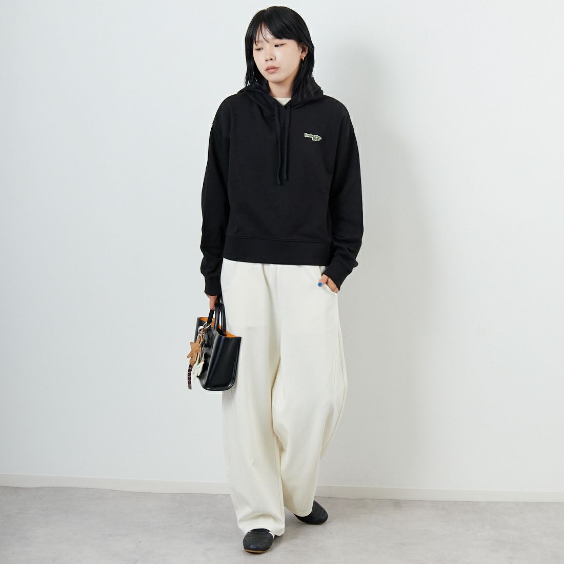 LACOSTE [ラコステ] ロゴパッチスウェットフーディ [SF7607] 031 BLACK &&モデル身長：167cm 着用サイズ：36&&