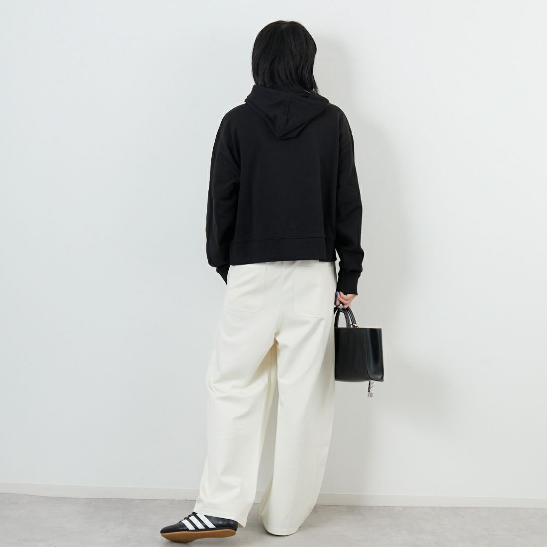 LACOSTE [ラコステ] ロゴパッチスウェットフーディ [SF7607] 031 BLACK &&モデル身長：167cm 着用サイズ：36&&