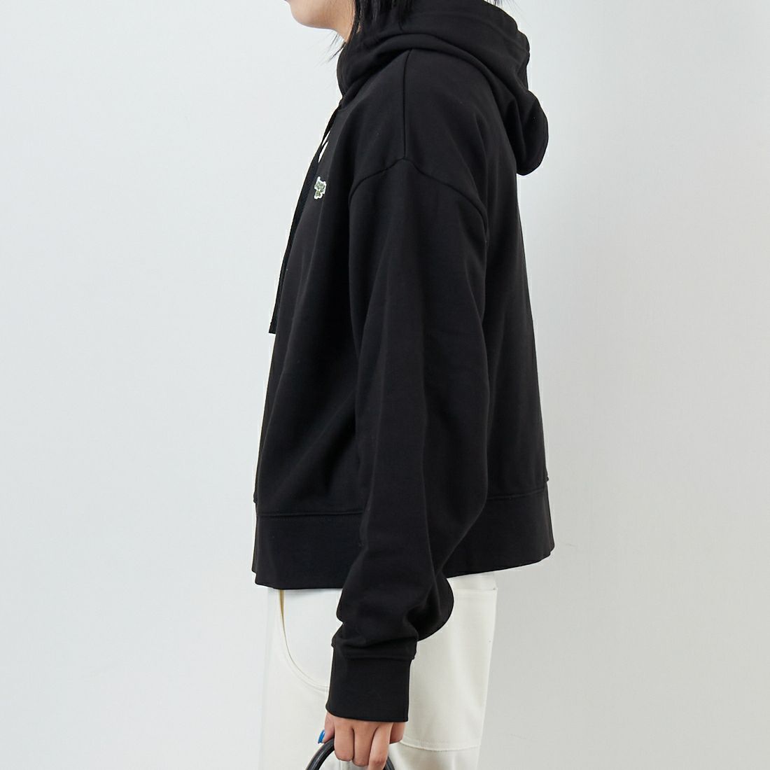 LACOSTE [ラコステ] ロゴパッチスウェットフーディ [SF7607] 031 BLACK &&モデル身長：167cm 着用サイズ：36&&