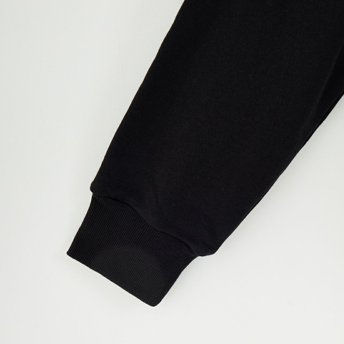 1PIU1UGUALE3 RELAX [ウノ ピゥ ウノ ウグァーレ トレ] グラデーションラインストーン スウェットパーカー [USO-25155] SN90 BLACK