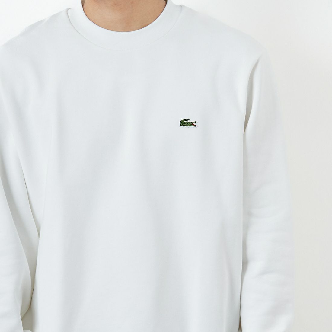 LACOSTE [ラコステ] エッセンシャルクルーネックスウェット [SH9801] 001 WHITE &&モデル身長：179cm 着用サイズ：6&&