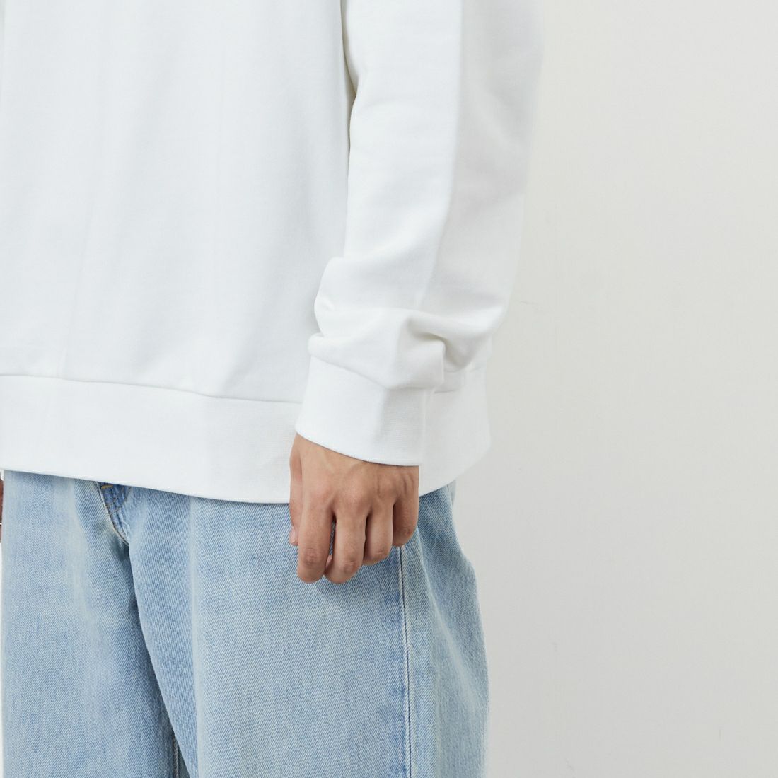 LACOSTE [ラコステ] エッセンシャルクルーネックスウェット [SH9801] 001 WHITE &&モデル身長：179cm 着用サイズ：6&&