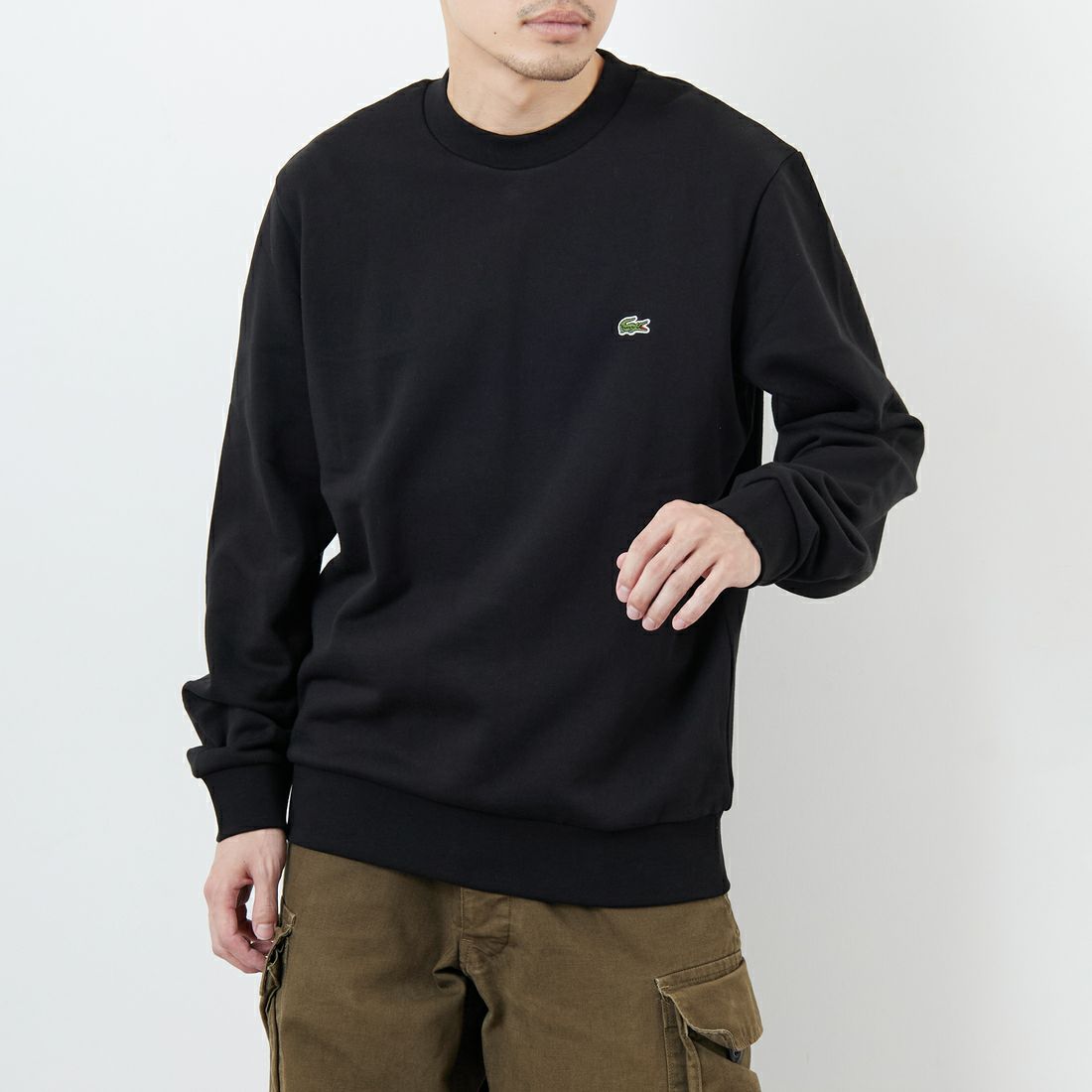 LACOSTE [ラコステ] エッセンシャルクルーネックスウェット [SH9801] 031 BLACK &&モデル身長：168cm 着用サイズ：4&&