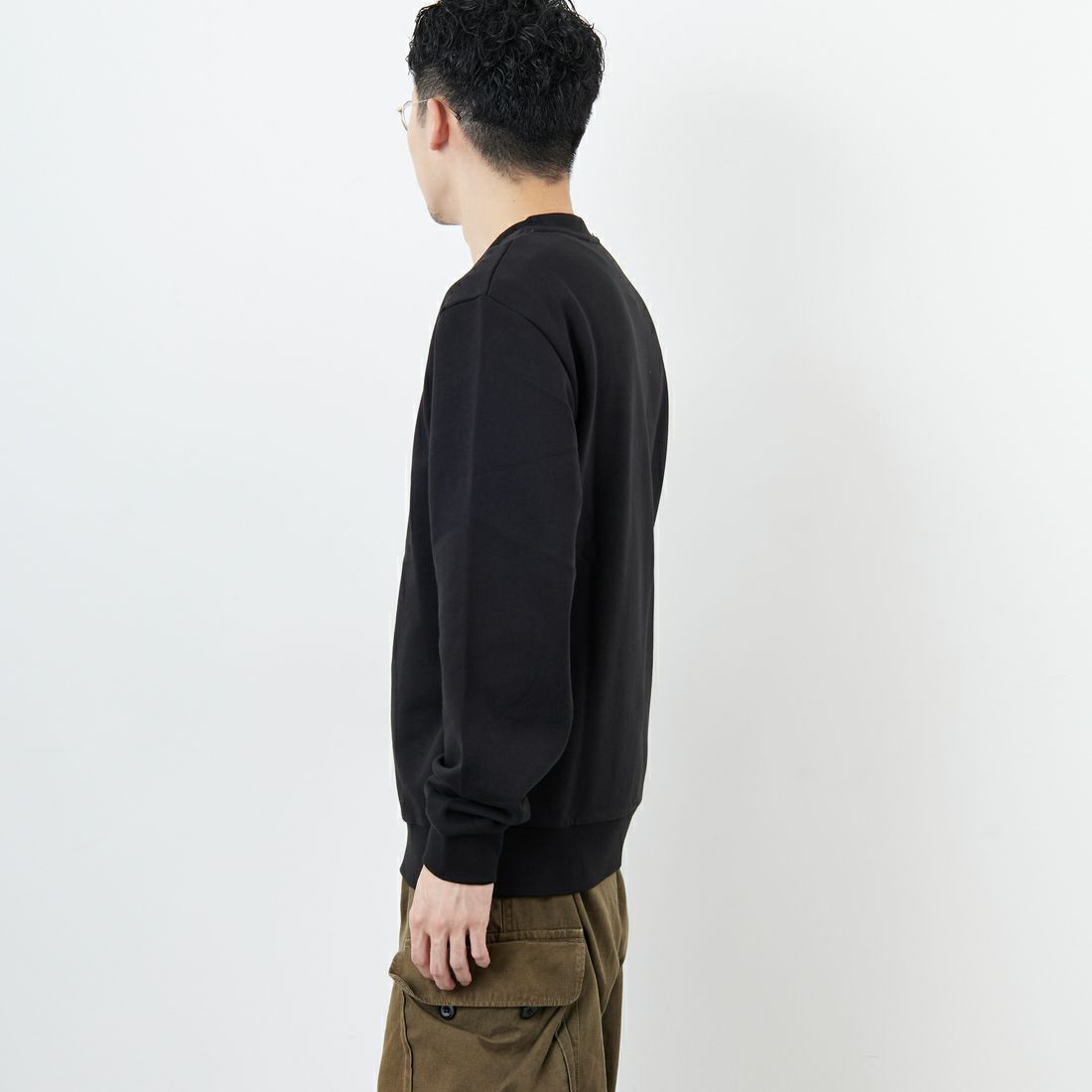 LACOSTE [ラコステ] エッセンシャルクルーネックスウェット [SH9801] 031 BLACK &&モデル身長：168cm 着用サイズ：4&&