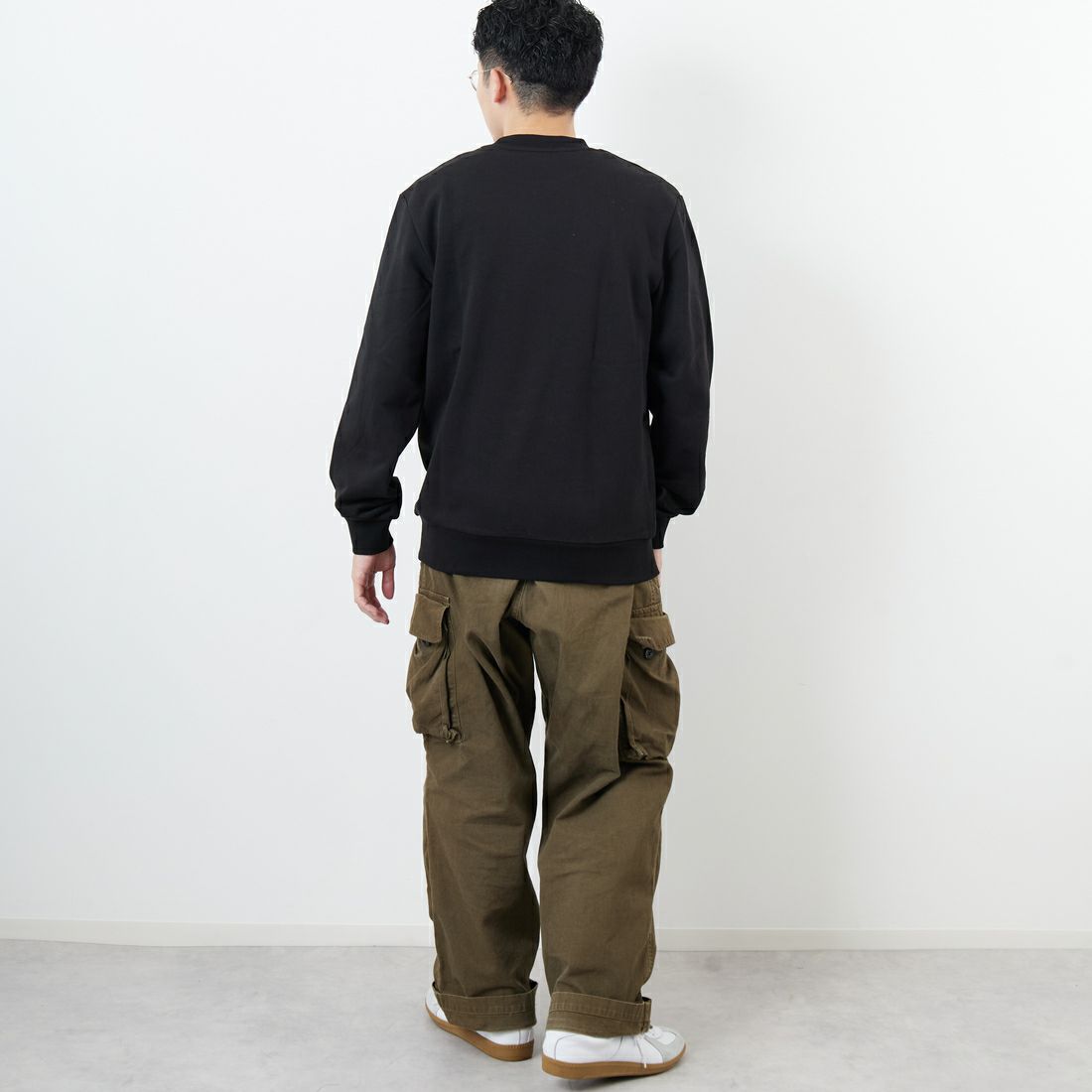 LACOSTE [ラコステ] エッセンシャルクルーネックスウェット [SH9801] 031 BLACK &&モデル身長：168cm 着用サイズ：4&&