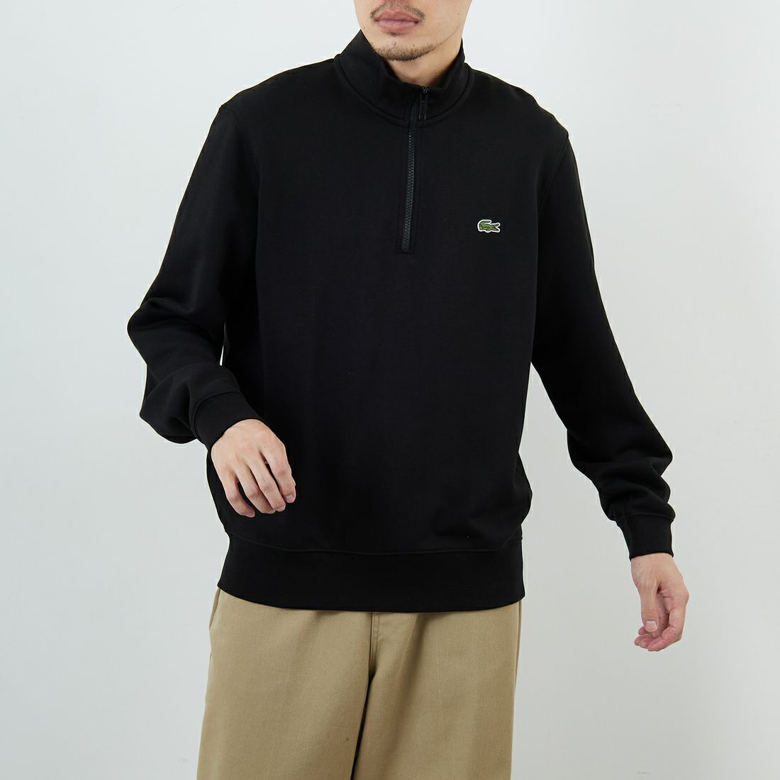 LACOSTE [ラコステ] ハイネックハーフジップスウェット [SH9774] 031 BLACK &&モデル身長：168cm 着用サイズ：4&&