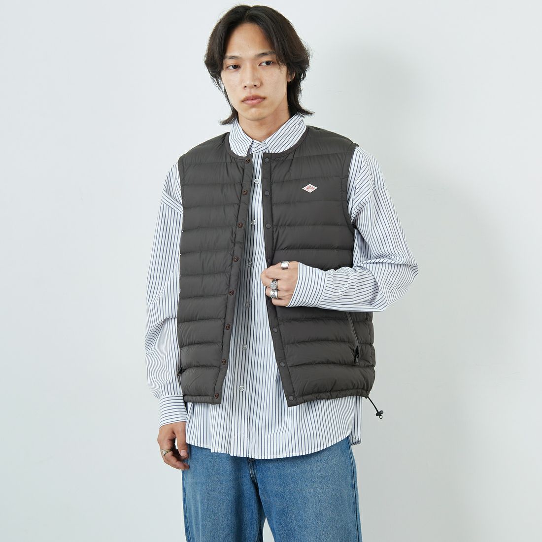 DANTON [ダントン] インナーダウン クルーネックベスト [DT-A0026RRT] IRON &&モデル身長：179cm 着用サイズ：L&&