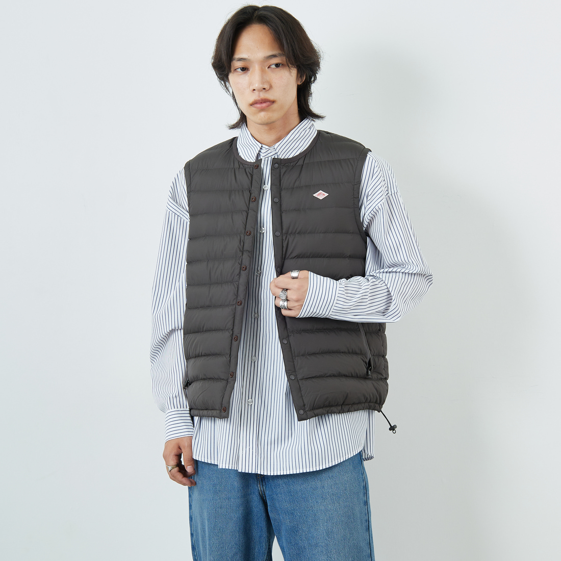 DANTON [ダントン] インナーダウン クルーネックベスト [DT-A0026RRT] IRON &&モデル身長：179cm 着用サイズ：L&&