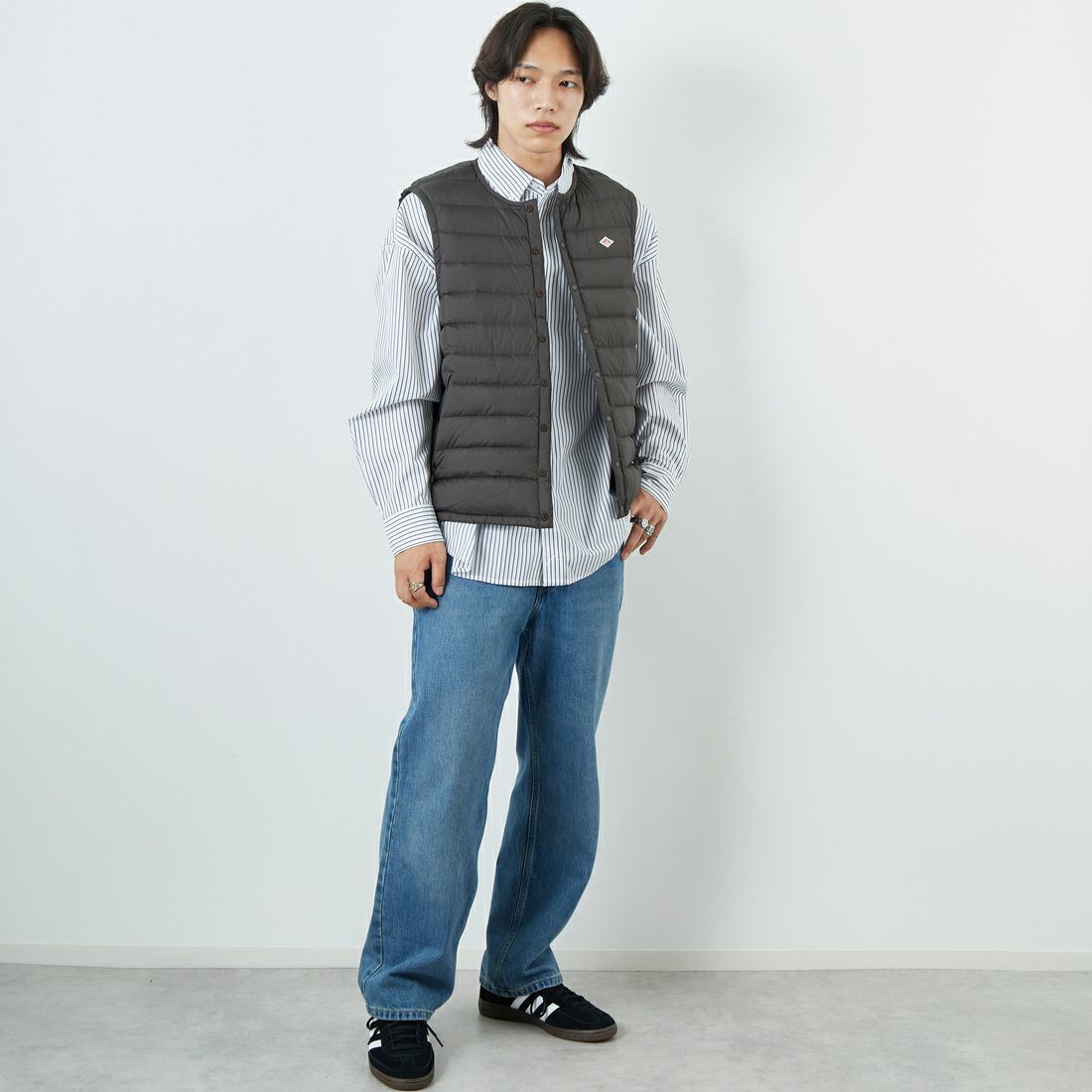 DANTON [ダントン] インナーダウン クルーネックベスト [DT-A0026RRT] IRON &&モデル身長：179cm 着用サイズ：L&&
