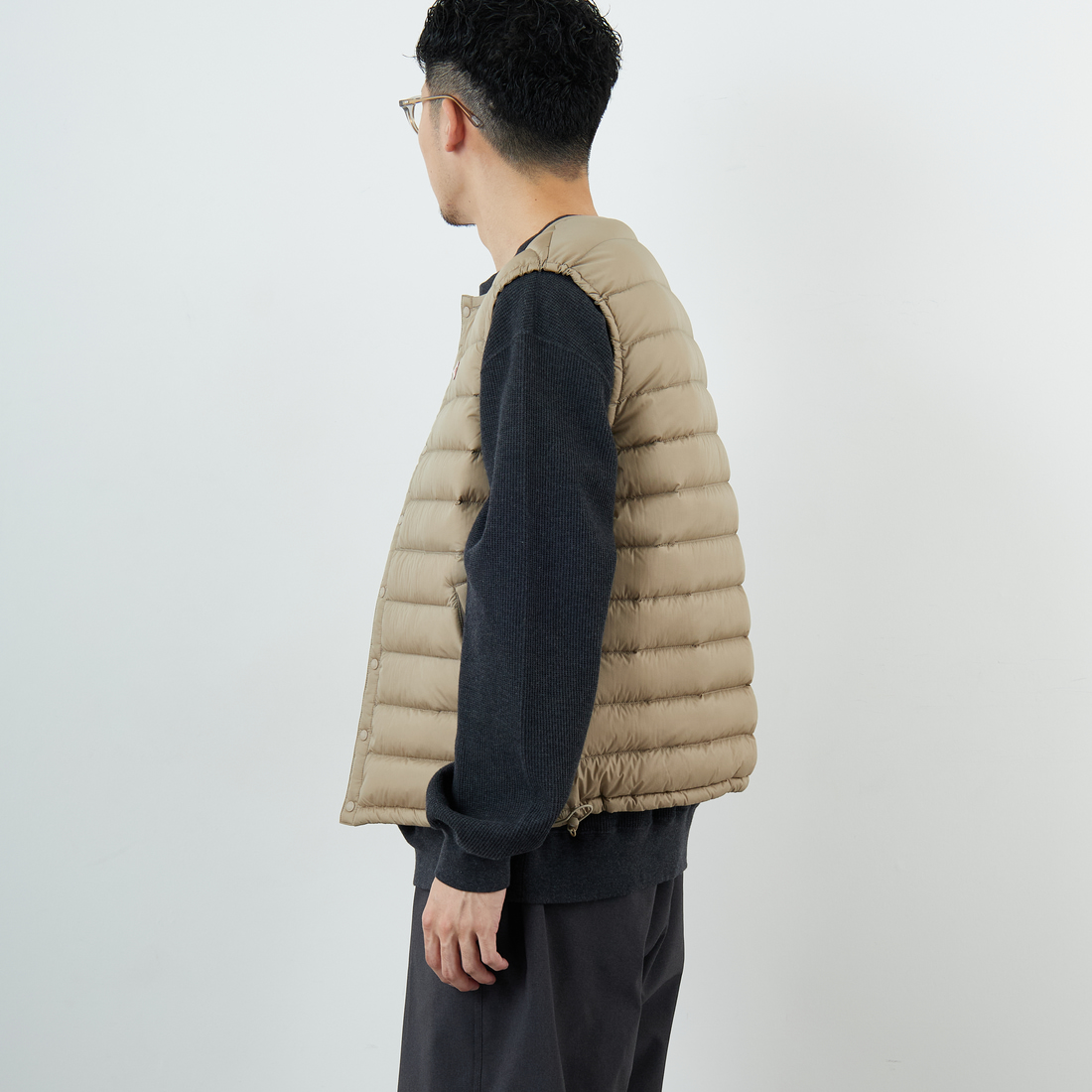DANTON [ダントン] インナーダウン クルーネックベスト [DT-A0026RRT] SAND BEIGE &&モデル身長：168cm 着用サイズ：M&&