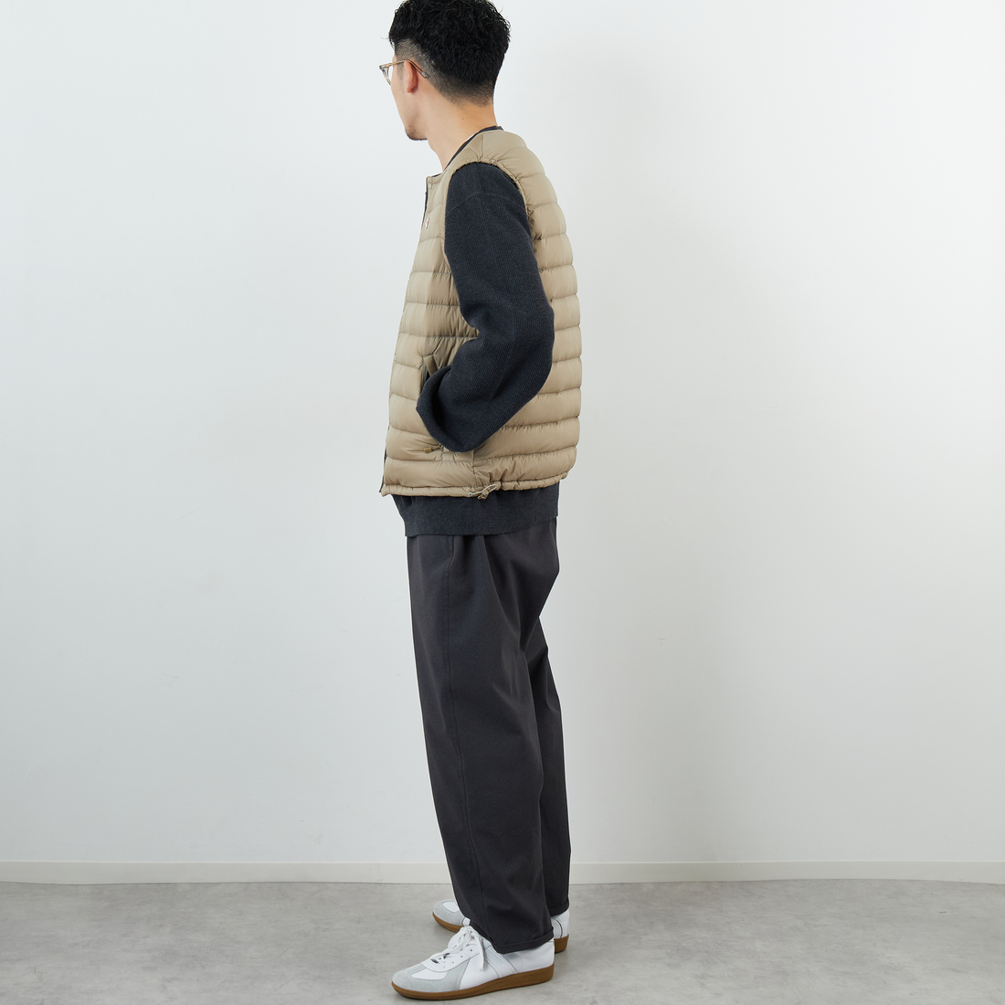 DANTON [ダントン] インナーダウン クルーネックベスト [DT-A0026RRT] SAND BEIGE &&モデル身長：168cm 着用サイズ：M&&