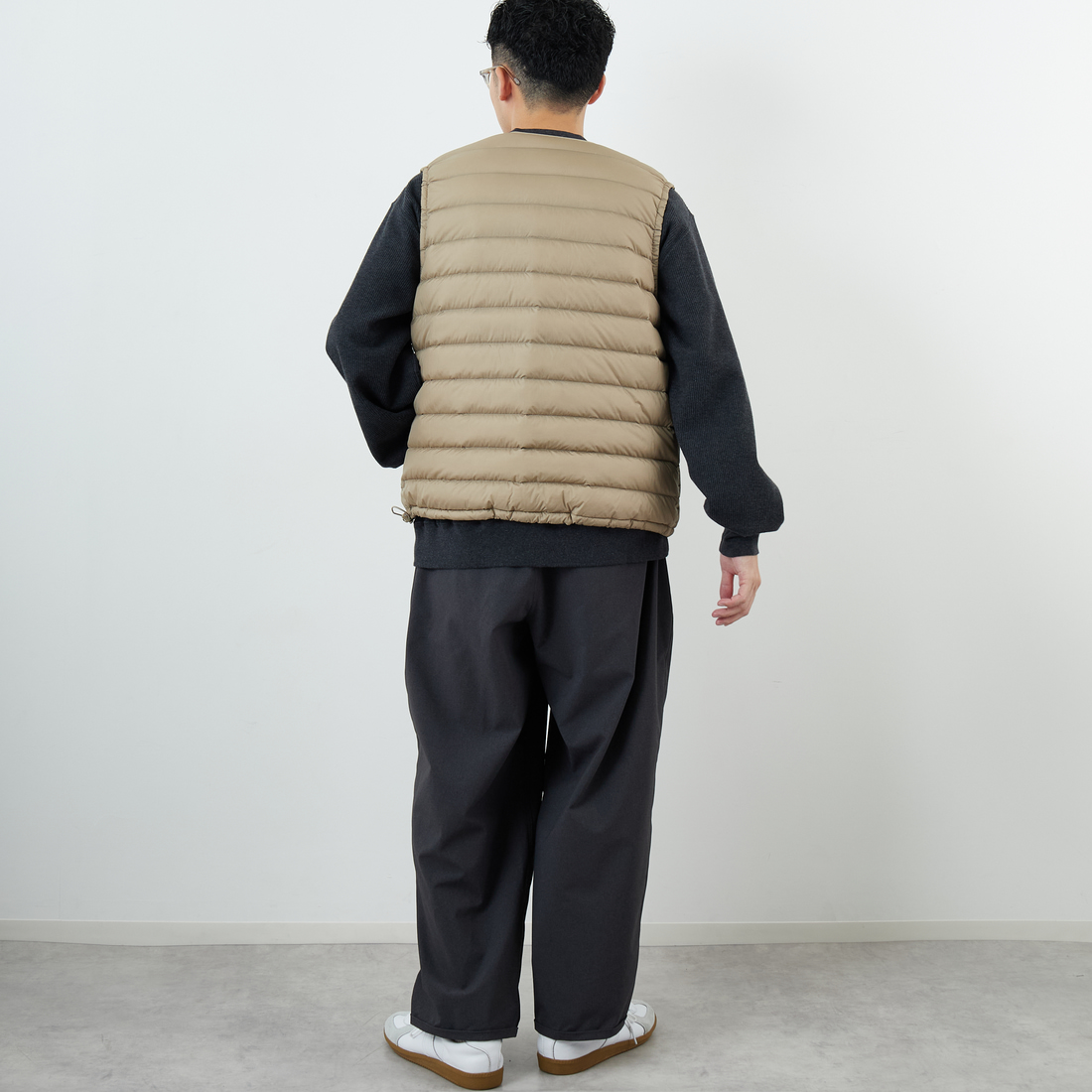 DANTON [ダントン] インナーダウン クルーネックベスト [DT-A0026RRT] SAND BEIGE &&モデル身長：168cm 着用サイズ：M&&